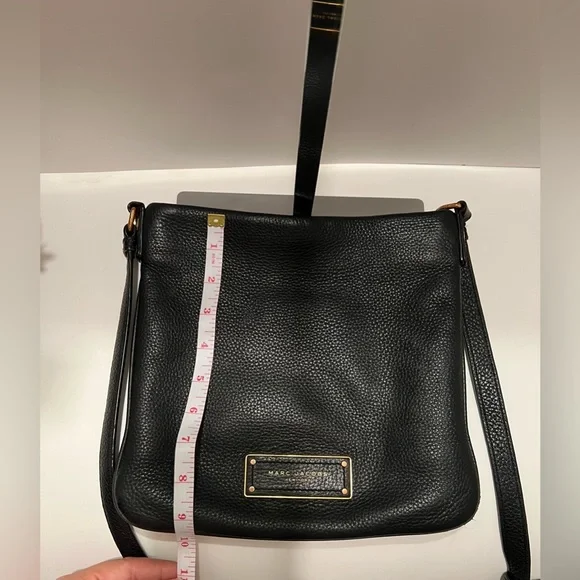 Marc Jacobs New York black pebbled leather crossbody bag with gold hardware - Picture 7 of 10